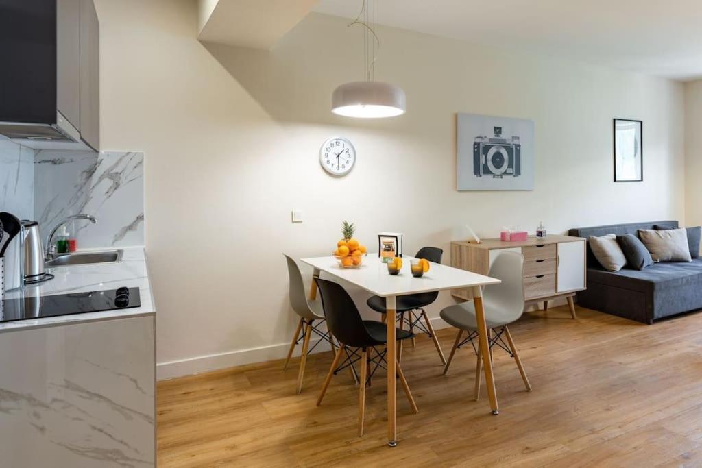 Large Comfy, Modern Studio 5 Min To Acropolis アテネ エクステリア 写真